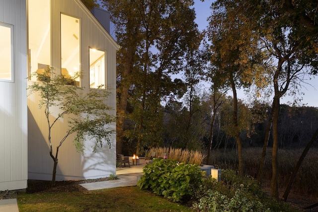 view of yard featuring a patio