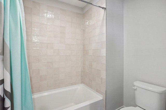 bathroom featuring toilet and shower / bath combo with shower curtain