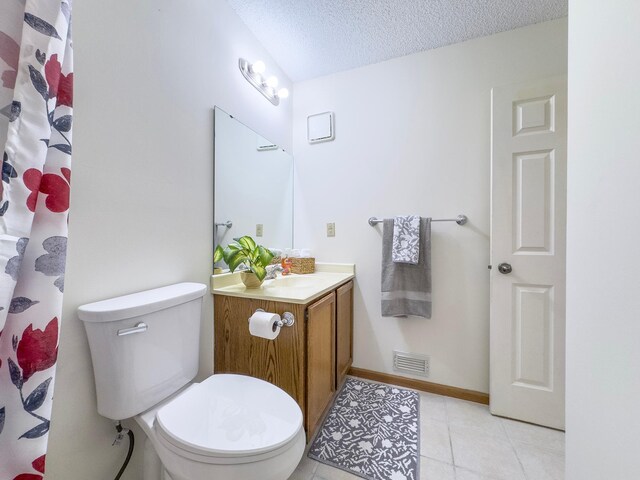 full bath with a textured ceiling, toilet, vanity, and visible vents