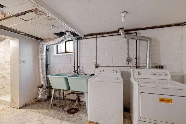1022-1024 34th Ave N, Minneapolis, MN 55412 - washroom with washing machine and dryer