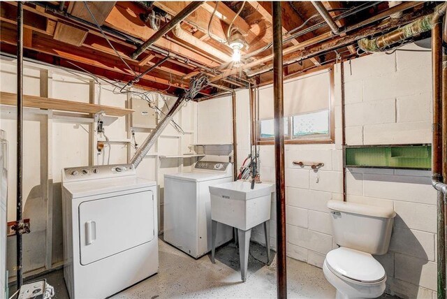 1022-1024 34th Ave N, Minneapolis, MN 55412 - laundry area with washer and clothes dryer and concrete block wall
