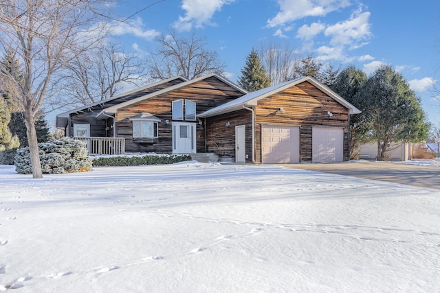 view of front facade featuring an attached garage and driveway