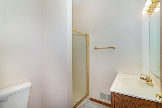 full bathroom featuring visible vents, vanity, a shower stall, and toilet