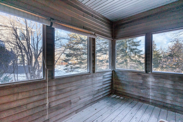 unfurnished sunroom with a healthy amount of sunlight