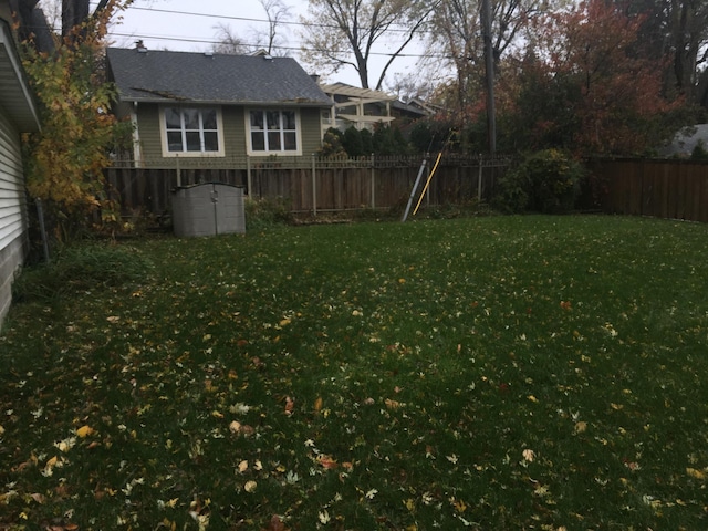 632 Morgan Ave S, Minneapolis, MN 55405 - view of yard