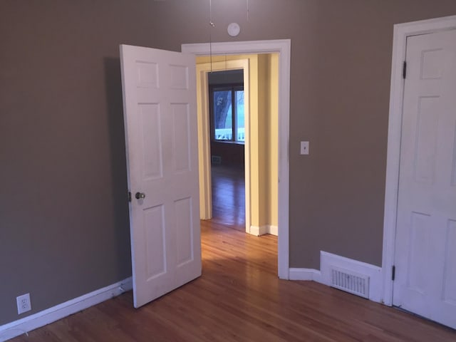 632 Morgan Ave S, Minneapolis, MN 55405 - spare room featuring wood finished floors, baseboards, and a smoke detector
