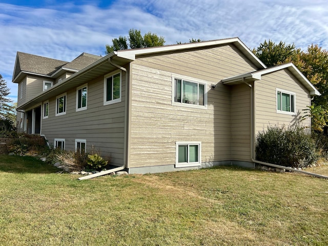 back of house featuring a yard