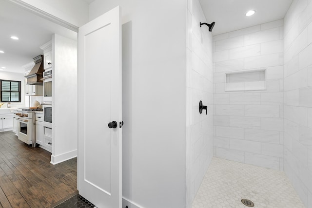 4129 Utica Ave S, Saint Louis Park, MN 55416 - bathroom with tiled shower, recessed lighting, vanity, and wood finished floors