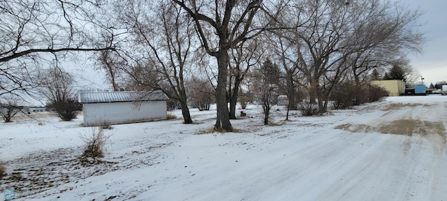 view of yard layered in snow