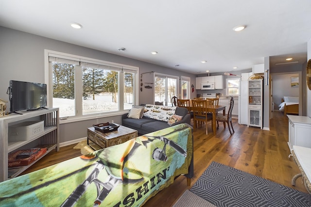 living area featuring recessed lighting, baseboards, and wood finished floors