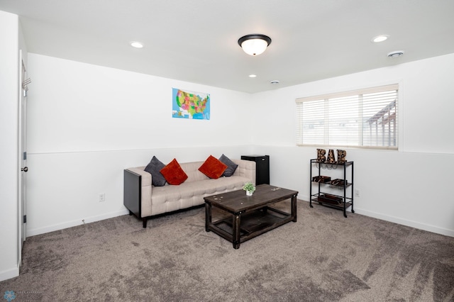 living area featuring recessed lighting, carpet flooring, and baseboards