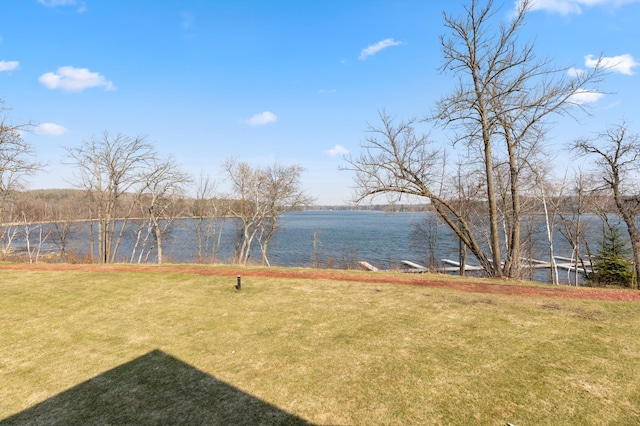 view of yard featuring a water view