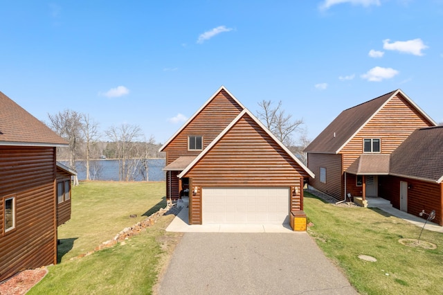 view of front facade with a garage, roof with shingles, and a front yard