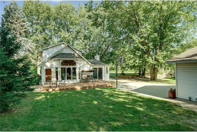 view of yard with concrete driveway