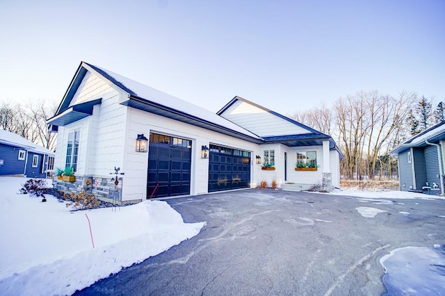 view of front of property featuring a garage and driveway