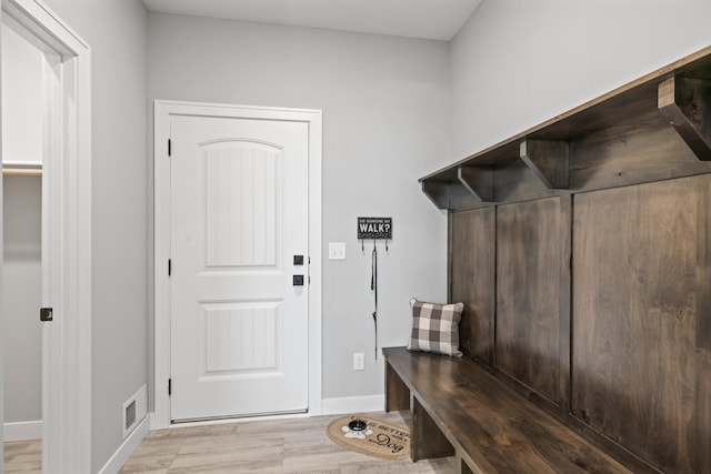 3047X Nicholas St, Grand Rapids, MN 55744 - mudroom featuring light wood-style floors, visible vents, and baseboards