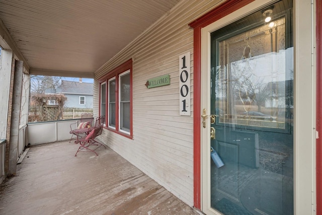 1001 Humboldt Ave W, Saint Paul, MN 55118 - exterior space with a porch