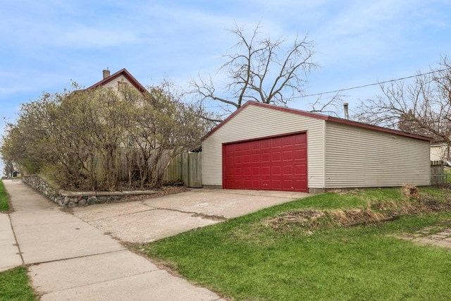 1001 Humboldt Ave W, Saint Paul, MN 55118 - detached garage featuring fence