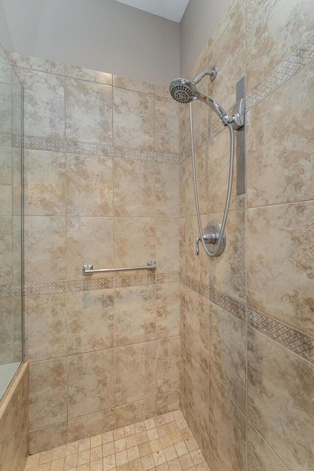 full bath featuring tiled shower