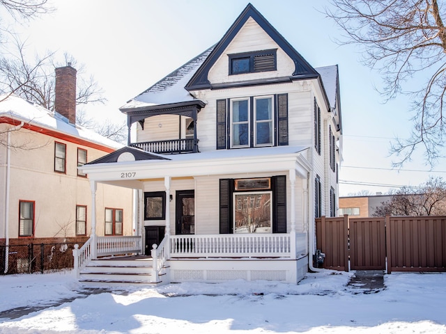 view of front of house with fence and a porch