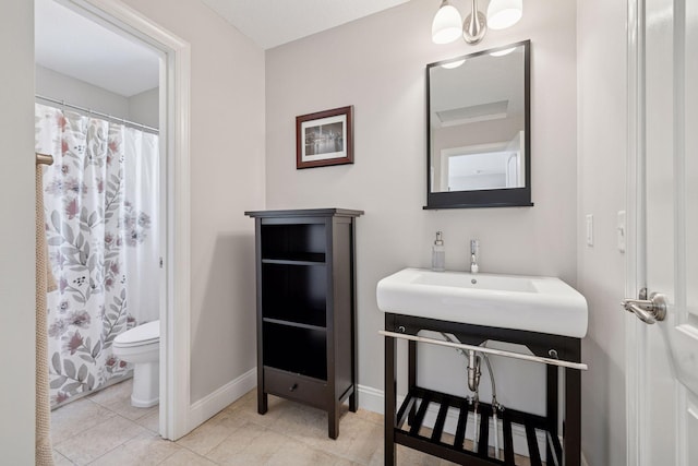full bathroom featuring toilet, baseboards, tile patterned floors, and a shower with shower curtain