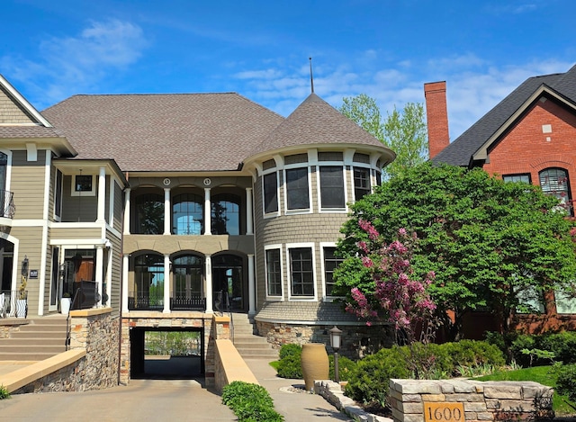 1600 Kenwood Pkwy, Minneapolis, MN 55405 - rear view of property featuring roof with shingles