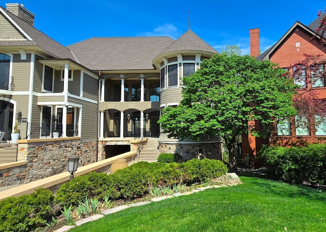 1600 Kenwood Pkwy, Minneapolis, MN 55405 - victorian home featuring a front lawn and roof with shingles