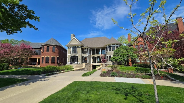 1600 Kenwood Pkwy, Minneapolis, MN 55405 - view of front of home featuring a chimney and a front yard