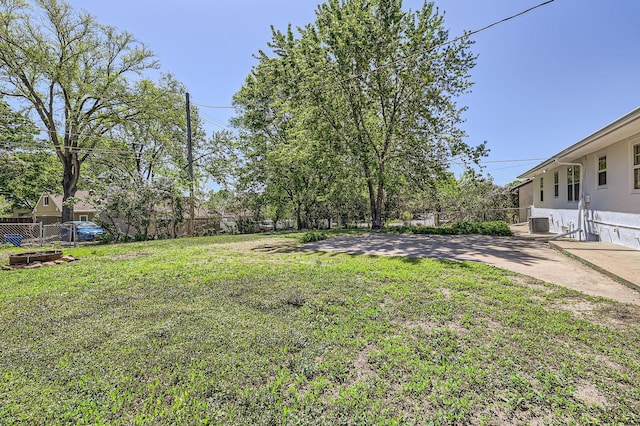 view of yard featuring cooling unit