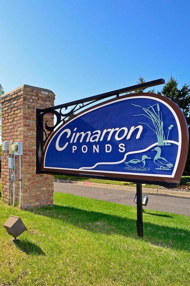 1021 Yuma Ln N, Plymouth, MN 55447 - community / neighborhood sign featuring a yard