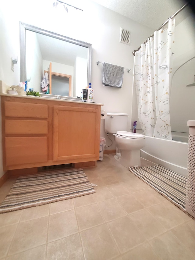 full bath featuring visible vents, shower / bathtub combination with curtain, toilet, vanity, and a textured ceiling