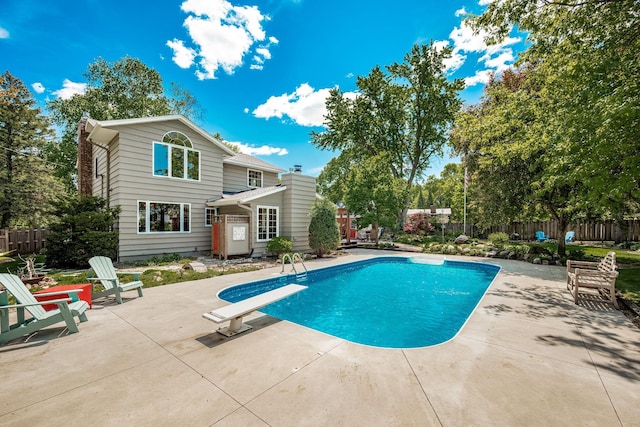 2135 Shadyview Ln N, Plymouth, MN 55447 - view of pool featuring a patio area and a diving board