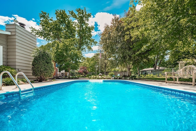 2135 Shadyview Ln N, Plymouth, MN 55447 - view of pool