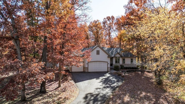 view of front facade featuring a garage and aphalt driveway