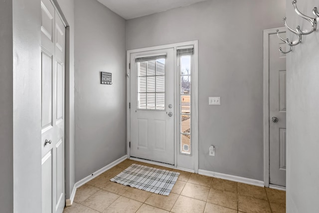 tiled entrance foyer featuring baseboards