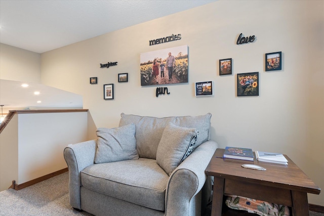 living area with carpet floors and baseboards