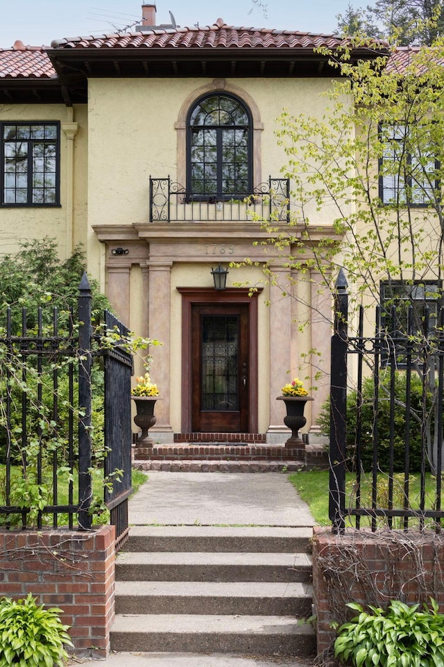 1769 Dupont Ave S Unit 1, Minneapolis, MN 55403 - entrance to property with stucco siding