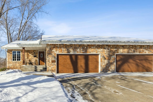 view of front facade featuring driveway and an attached garage