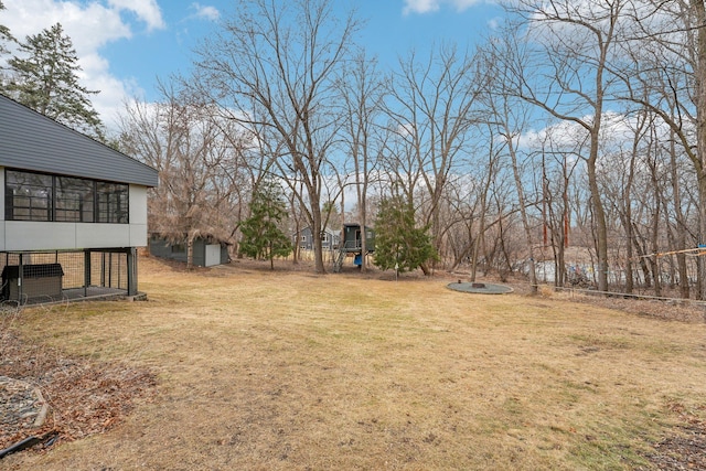 view of yard with an outdoor structure