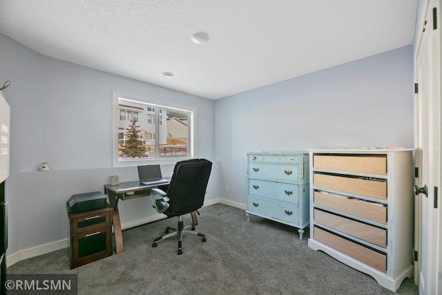 office area with a textured ceiling, baseboards, and carpet flooring