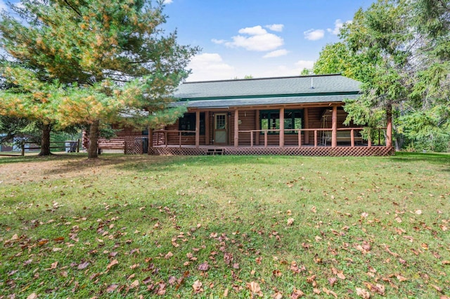 view of front facade featuring log exterior and a front lawn