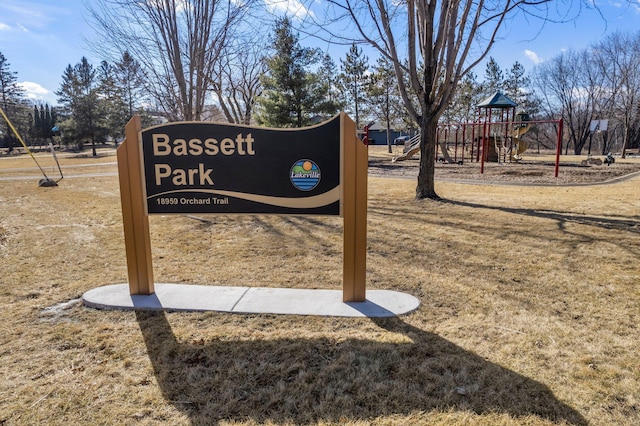 view of community / neighborhood sign