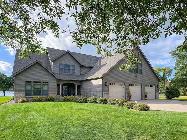 view of front of house featuring a front yard, roof with shingles, and driveway