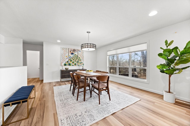 dining space featuring recessed lighting, light wood-style floors, and baseboards