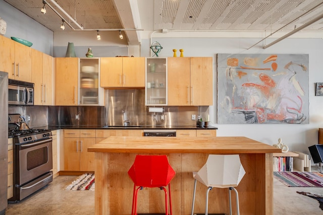 225 9th St E Unit 504, Saint Paul, MN 55101 - kitchen featuring stainless steel appliances, rail lighting, a sink, and concrete floors