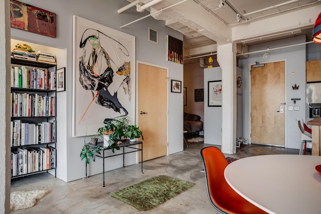 225 9th St E Unit 504, Saint Paul, MN 55101 - dining space featuring concrete flooring