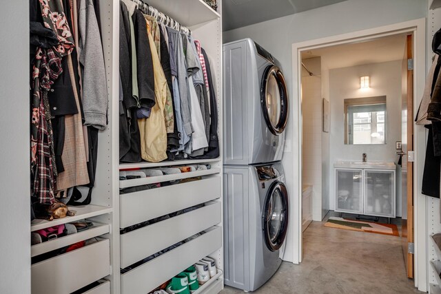 225 9th St E Unit 504, Saint Paul, MN 55101 - washroom featuring estacked washer and dryer