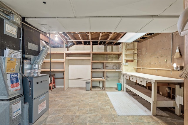 2905 Lake Blvd N, Saint Paul, MN 55109 - unfinished basement with a workshop area