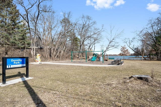 2905 Lake Blvd N, Saint Paul, MN 55109 - communal playground featuring a lawn