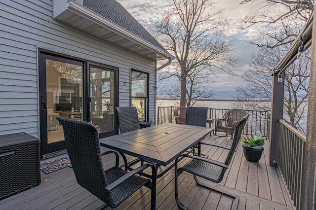 deck with outdoor dining space